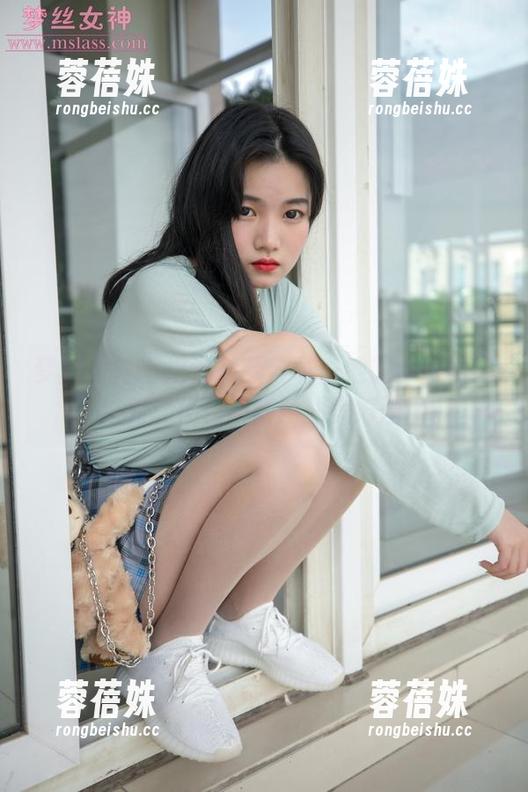 梦丝女神 - 洛洛最新分享：她的梦幻学记，绝对让你目不转睛的美好画面。