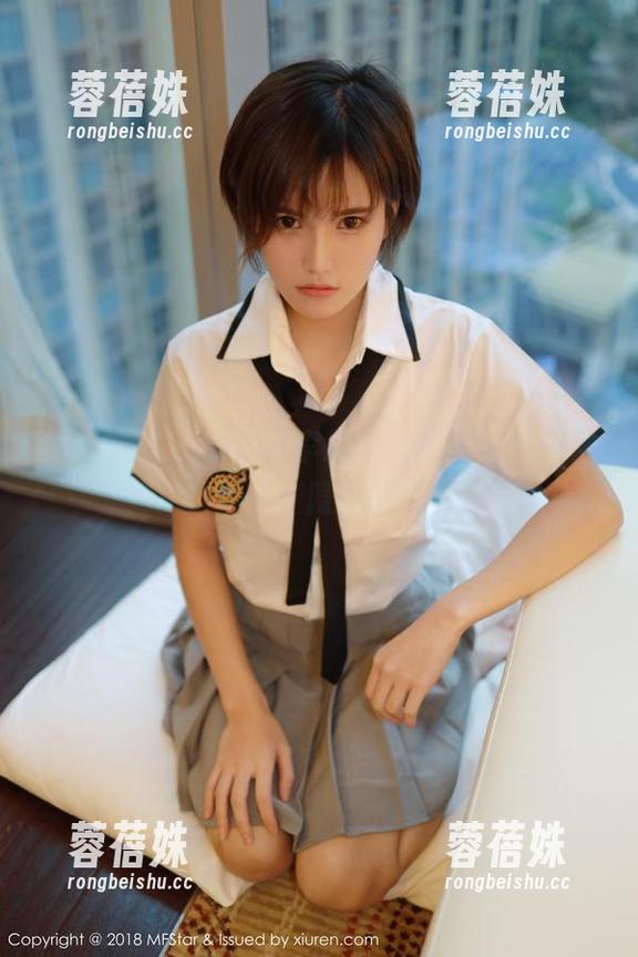 模范学院 - SiByl李思宁裸足资源：轻盈的步伐，隐藏的故事