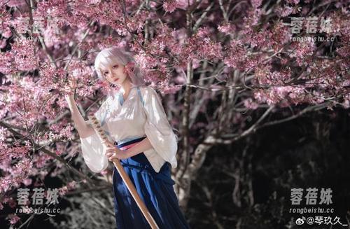 从清青琴玖到网袜：高清作品集，谁说美丽不能有一点调皮？