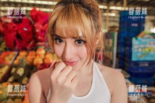 爱丝-欣杨 爱丝 - 除了欣杨的颜,还有什么?看看她女王级的图包和资源!