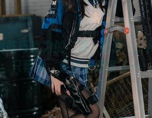 白莉爱吃巧克力的‘霞沢美游’：原图不只好看，还让人想多了…