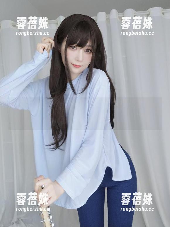 探索白银81的秘密，私拍美图让你忍不住想多看几眼。