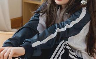 看，神沢永莉的私房图包！半双马尾+体操服=无法抗拒的魅力！