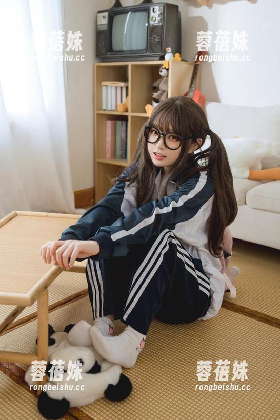 看，神沢永莉的私房图包！半双马尾+体操服=无法抗拒的魅力！