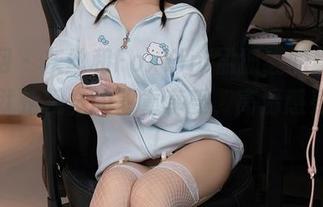 秀人网 – 灰丝和FoxYini孟狐狸的组合，简直就是视觉的双重享受，高清感受一下！