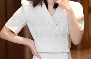 秀人网 – 不只是棉袜,tina甜仔的定制写真让你想偷瞧