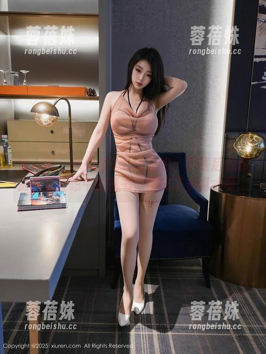 秀人网 - 佘贝拉Bella图包：下载后仿佛拥有了理想中的秘书，别忘了多喝水呀！