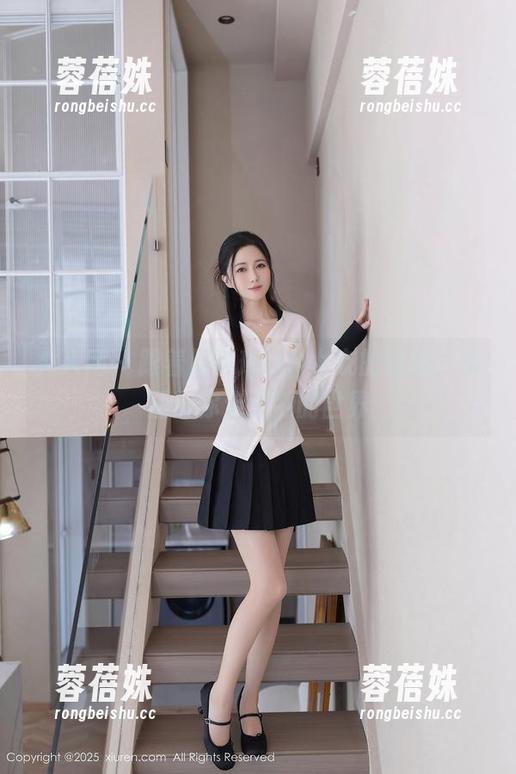 秀人网 - 跟着周琰琳LIN女友的脚步，套图带你走进她的世界