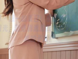 秀人网 – 恩一的夏日:原图佛系假装我在享受阳光,精选则透露我内心又想要冰淇淋的矛盾!