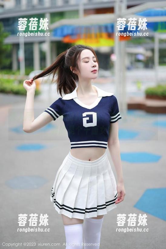 秀人网 - 分享她的JK作品，林文文yooki真的是个千面女郎