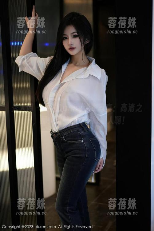 秀人网-浅浅Danny 秀人网 - 浅浅Danny泳衣写真:高清之下,那些微妙的姿态好撩人啊!