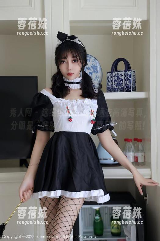秀人网 - 这组诗诗kiki的睡衣高清写真，分明是“我就是要懒洋洋度日”的写照！