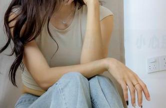 绮梦摄影 – 宁宁的私拍泳衣:小心别被水给‘淋’到了!