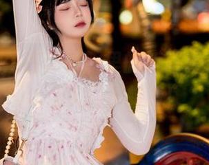 落落Raku在体操服里的新写真，更新足以让人目不转睛！