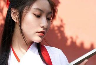 蜜桃社 – 在杏子的眼镜推荐下，我的高清生活也开始变得多姿多彩