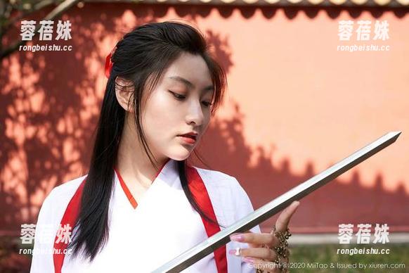 蜜桃社 - 在杏子的眼镜推荐下，我的高清生活也开始变得多姿多彩