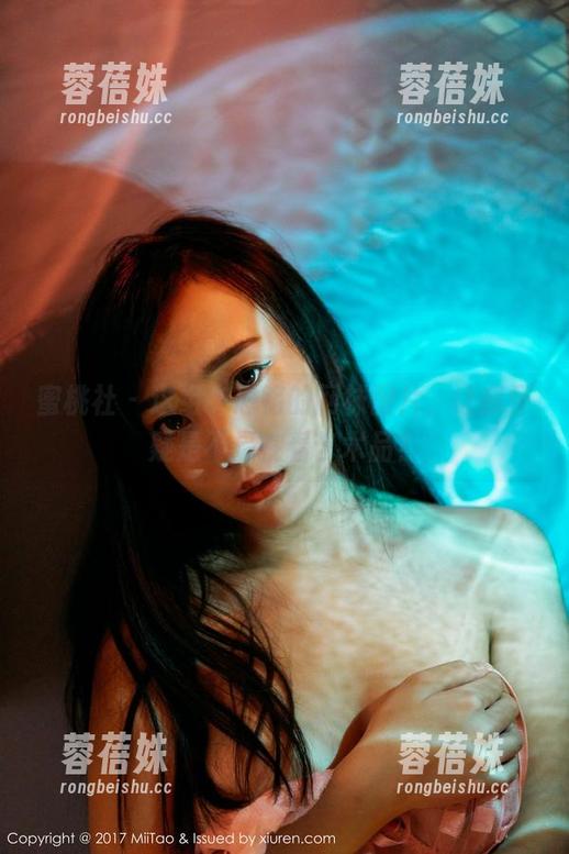 蜜桃社 - 这组许思铭的网袜图片，让我怀疑是不是在看艺术品？