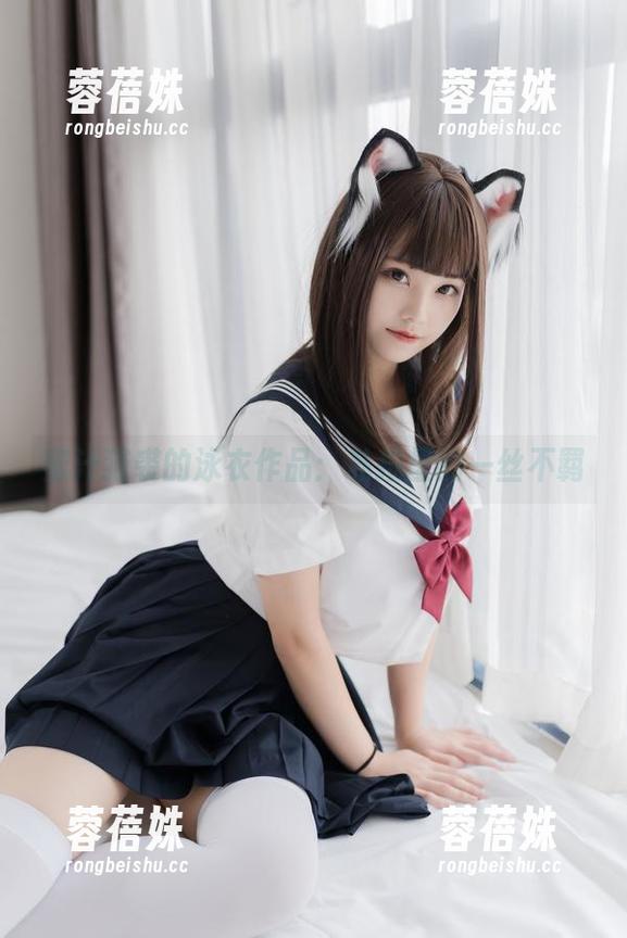 蜜汁猫裘的泳衣作品：私拍里的一丝不羁