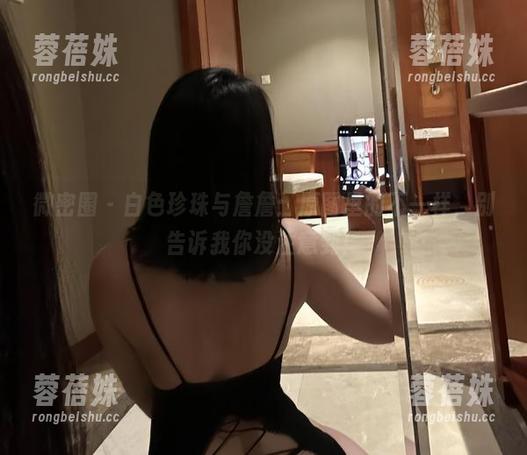 微密圈 - 白色珍珠与詹詹：原图里的不一样，别告诉我你没注意到！
