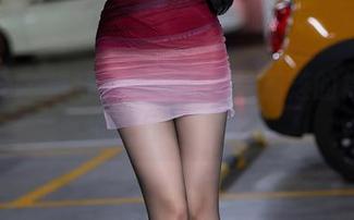 语画界 – 谁还需要鞋子？徐莉芝的裸足壁纸让你心动不已
