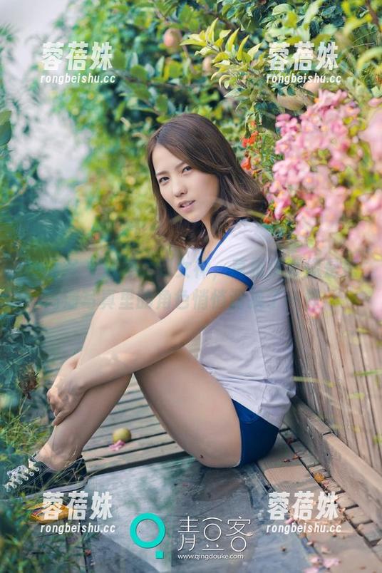 青豆客 - 从修女到女神，莫雅淇就像是把高清写真里的角色悄悄调换了一样！