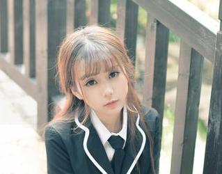 青豆客 – 来看看这位博主的粉色情怀，陈思琪的写真有没有‘过气’？