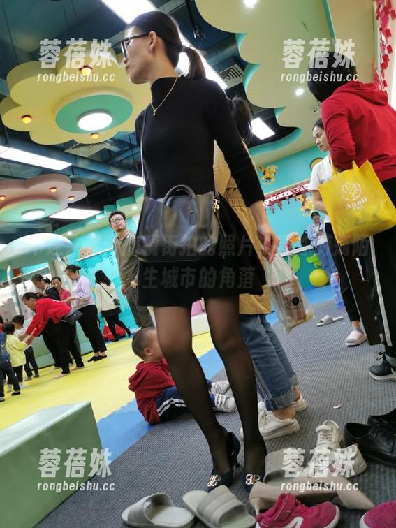 不速之客：魔镜街拍的照片，带你游荡陌生城市的角落