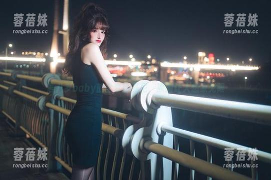 鹿八岁baby的全套比基尼，原图让人想象无限