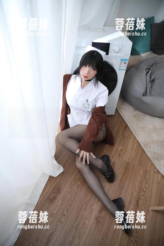在鹿野希的学妹写真中，原图里的故事总是让我猜想！